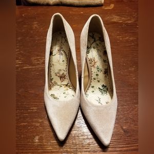 Antonio Melani×Nicole Bathie Cream Velvet pumps